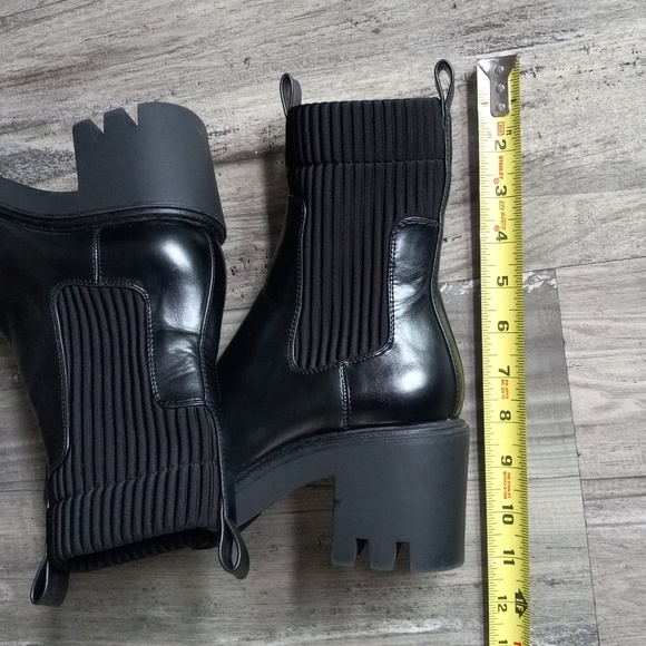 ZARA Women's Chelsea Boots Lether Elastic Detail Track Soles Sack Boot Sz 6.5 - Picture 13 of 16